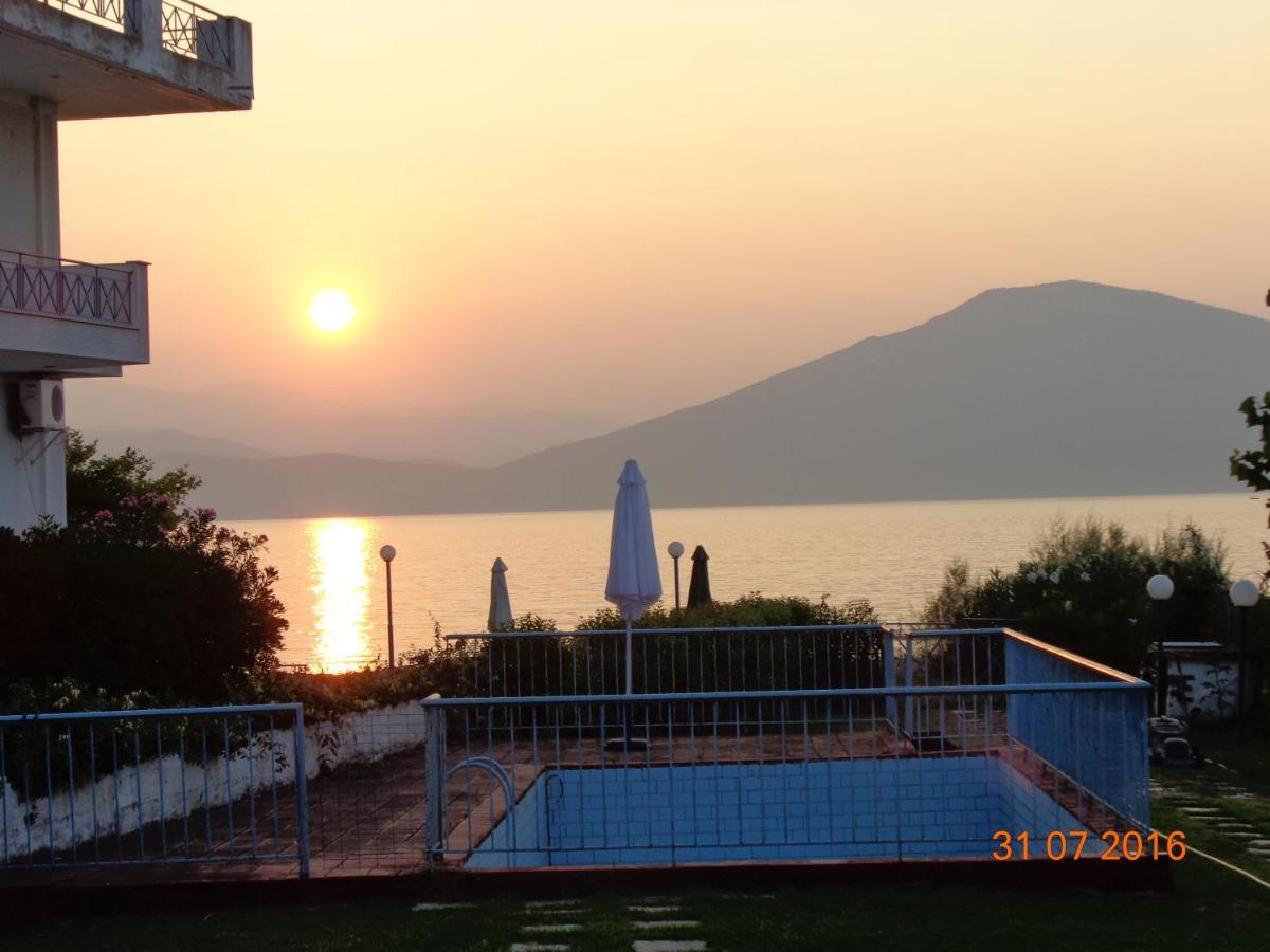 Porto Kairis Hotel Oreoi Bagian luar foto